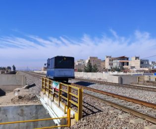 بازدید میدانی مشترکی با حضور مهندس یوسف گران‌پاشا مدیرکل راه‌آهن جنوب تهران، دکتر پرج شهردار گرمسار و دکتر عابدینی رئیس شورای اسلامی شهر از وضعیت راه آهن و زیرگذر کرند