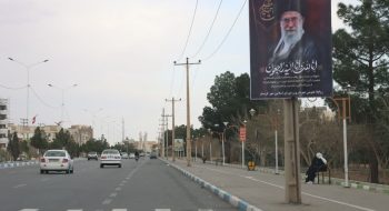 🏴نصب بنر و سیاه پوش نمودن سطح شهر گرمسار بمناسبت شهادت حضرت امام خامنه‌ای (ره)