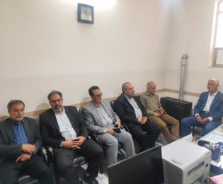 حضور شهردار و اعضای شورای اسلامی شهر گرمسار در کانون بازنشستگان ارتش جمهوری اسلامی ایران