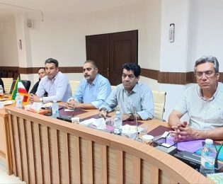 حضور مدیرعامل شرکت حفاظتی پارس اعتماد و پیمانکار پسماند خشک شهرداری در صحن شورای اسلامی شهر گرمسار