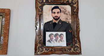 دیدار مسئولان گرمسار با خانواده شهید سروان «سلمان ایزدیار»